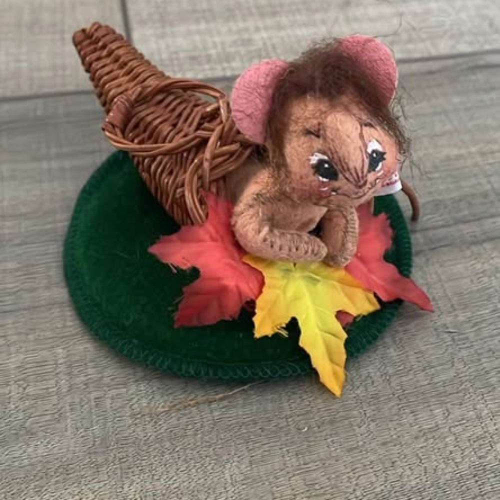 Vintage Annalee small Cornucopia Mouse